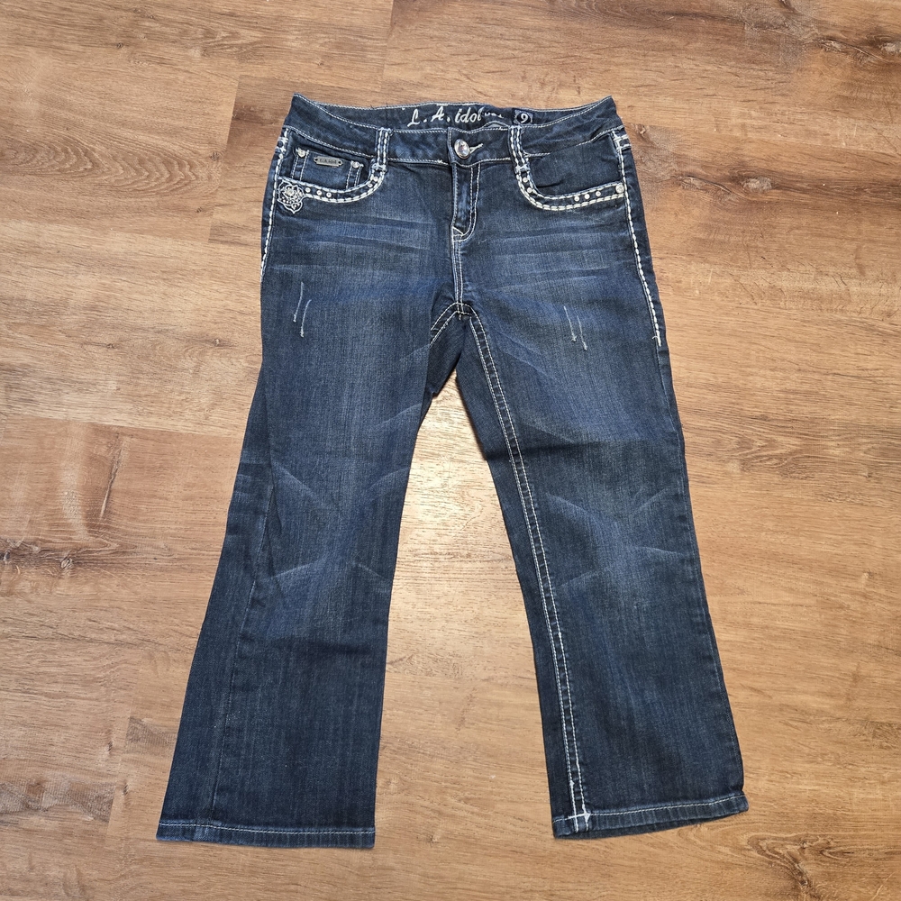 L.A. Idol Dark Blue Capri Jeans with White Stitching Size 31
